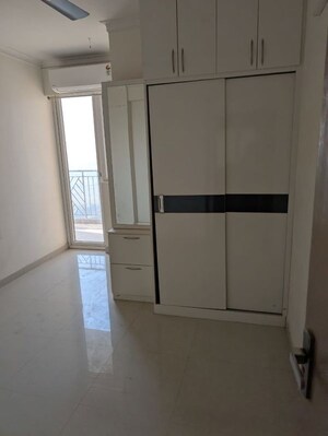 Room in 4 BHK Apartment at Pareena Coban Residences, Sector 99a – for Sale