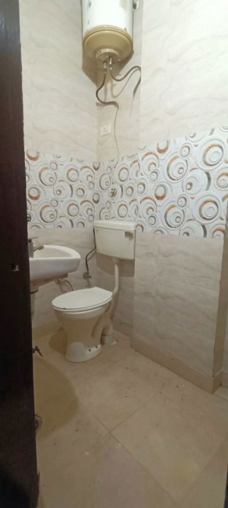 Bathroom, jawahar park 3 Bedroom 125 Sq.Yd. Builder Floor In Jawahar Park Delhi 10752104