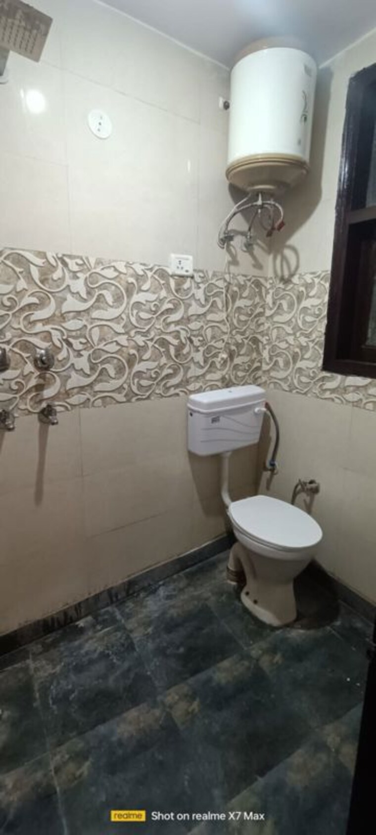 Bathroom, jawahar park 3 Bedroom 125 Sq.Yd. Builder Floor In Jawahar Park Delhi 10752104