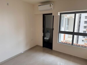 Room in 2 BHK Apartment at Piramal Vaikunth, Balkum Pada – for Rent