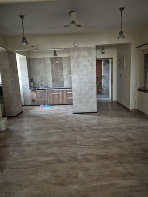 Living Room in 2.5 BHK Apartment at Mayur Vihar – for Rent