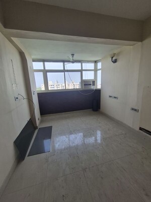 Building Lobby in 2.5 BHK Apartment at Mayur Vihar – for Rent