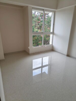 Room in 2 BHK Apartment at Lodha Amara, Kolshet Road – for Rent