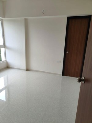 Room in 2 BHK Apartment at Lodha Amara, Kolshet Road – for Rent