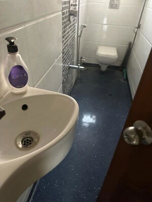 Washroom in 2.5 BHK Apartment at Mahim West – for Rent