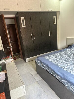 Bedroom in 2.5 BHK Apartment at Mahim West – for Rent