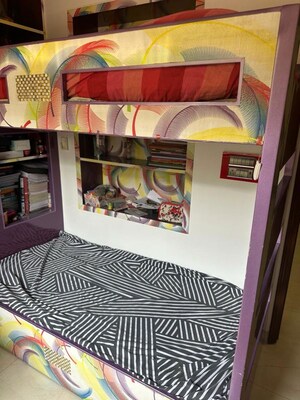 Bedroom in 2.5 BHK Apartment at Mahim West – for Rent