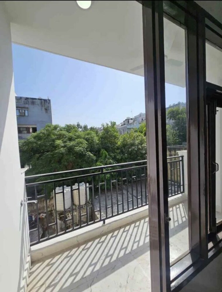 Balcony, subhash nagar 3 Bedroom 140 Sq.Yd. Builder Floor In Subhash Nagar Delhi 10752196