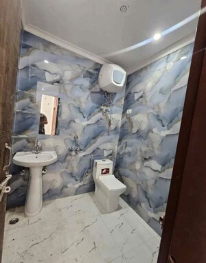 Team Area in 3 BHK Builder Floor at Subhash Nagar – for Rent