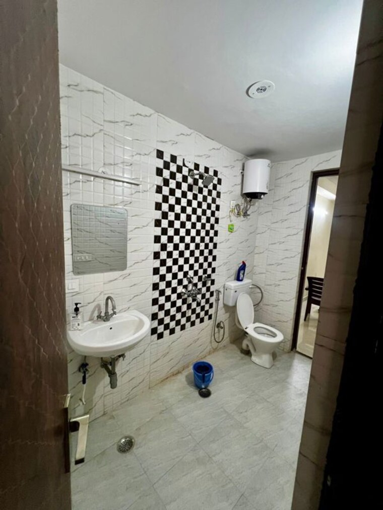 Bathroom, sector 23 2 Bedroom 700 Sq.Ft. Builder Floor In Sector 23 Gurgaon 10752198