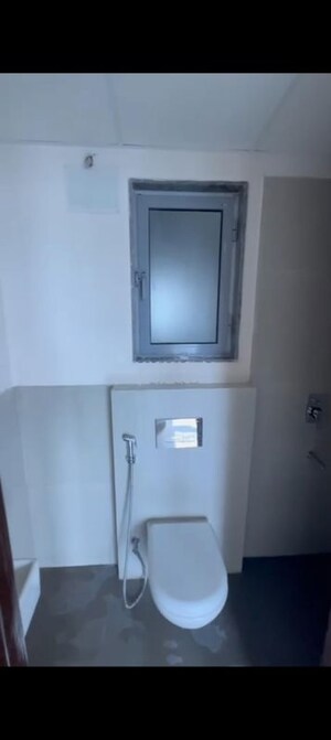 Room in 2 BHK Apartment at Piramal Vaikunth, Balkum Pada – for Rent