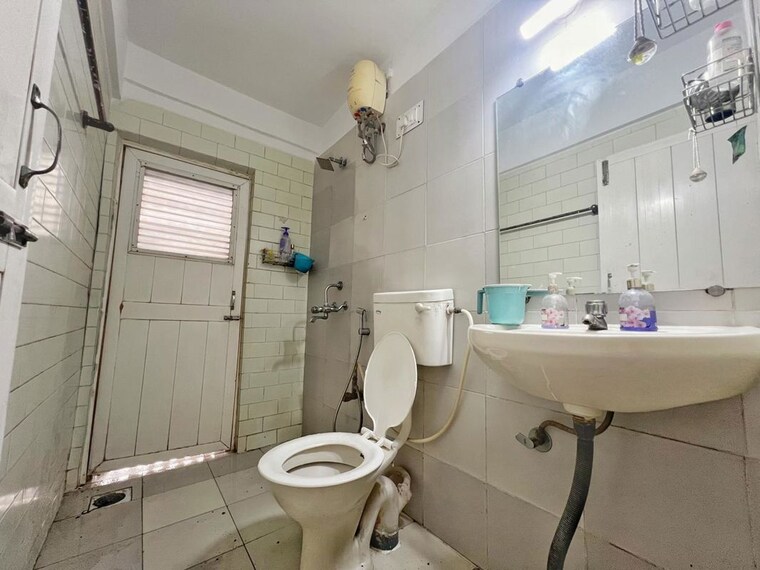 Bathroom, jal-vayu-vihar-apartments 3 Bedroom 1350 Sq.Ft. Apartment In Powai Mumbai 10752254