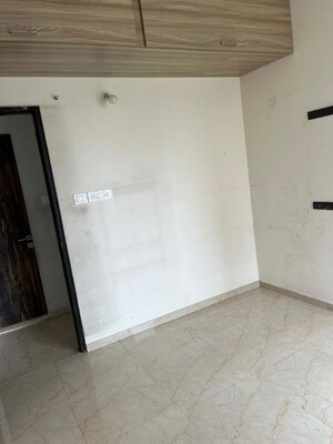 Room in 2 BHK Apartment at Dhamji Shamji Mahavir Spring Tulip Phase 1, Pokhran Road No Two – for Rent