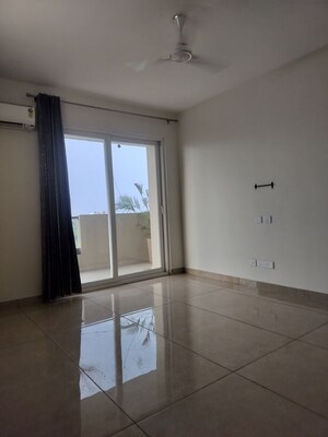 Room in 3.5 BHK Apartment at Maya Green Lotus Utsav, International Airport Road – for Rent