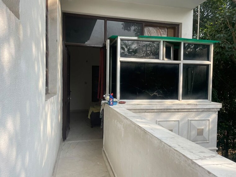 Balcony, sector 40 1 RK 500 Sq.Ft. Independent House In Sector 40 Noida 10752358