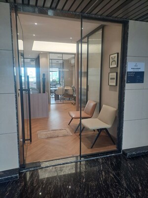  Office Space For Sale in Adajan