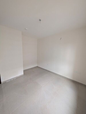 Room in 2 BHK Apartment at Piramal Vaikunth, Balkum Pada – for Rent
