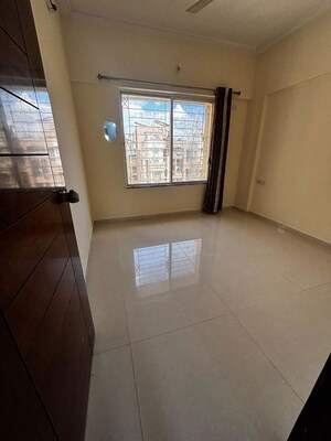 Room in 2 BHK Apartment at Solitaire Residency, Pimple Saudagar – for Sale