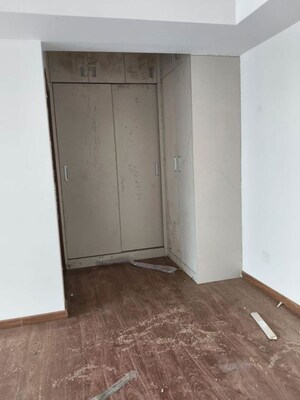 Room in 3.5 BHK Apartment at Godrej Air Sector 85, Sector 85 – for Rent