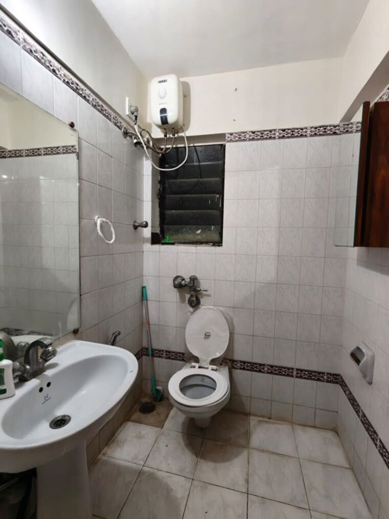 Bathroom, lake-side-cooperative-housing-society 2 Bedroom 930 Sq.Ft. Apartment In Chandivali Mumbai 10752413