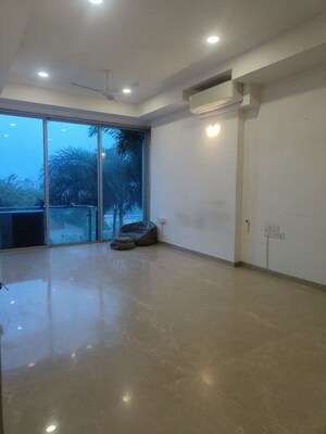Room in 3 BHK Apartment at Kohinoor Square Altissimo, Dadar West – for Rent