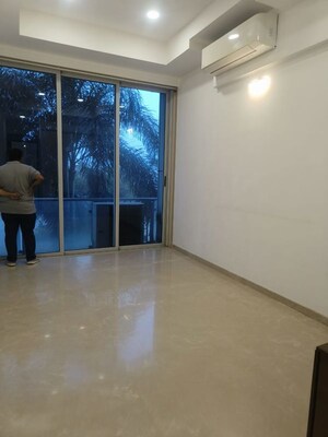 Room in 3 BHK Apartment at Kohinoor Square Altissimo, Dadar West – for Rent