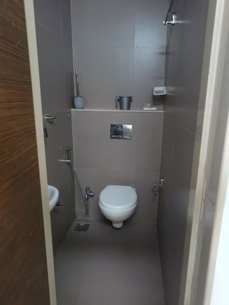Bathroom, kohinoor-square-altissimo 3 Bedroom 1804 Sq.Ft. Apartment In Dadar West Mumbai 10752416