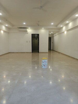 Room in 3 BHK Apartment at Kohinoor Square Altissimo, Dadar West – for Rent