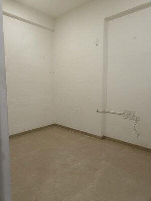 Room in 3 BHK Apartment at Kohinoor Square Altissimo, Dadar West – for Rent