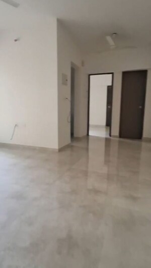 Room in 1 BHK Apartment at Lodha Amara, Kolshet Road – for Rent