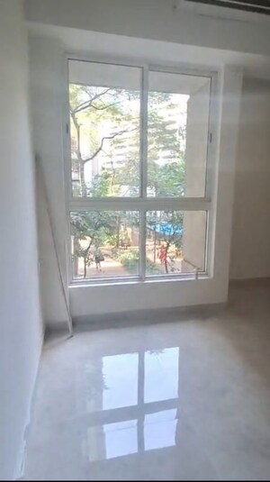 Room in 1 BHK Apartment at Lodha Amara, Kolshet Road – for Rent