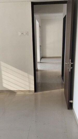 Room in 2.5 BHK Apartment at Hiranandani Estate Villa Carino, Ghodbunder Road – for Rent
