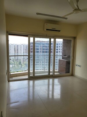Room in 3 BHK Apartment at RNA Continental, Chembur – for Rent