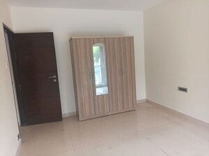 Room in 3 BHK Apartment at RNA Continental, Chembur – for Rent
