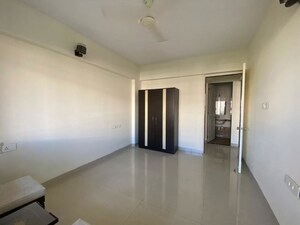 Room in 3.5 BHK Apartment at Dona Paula – for Rent