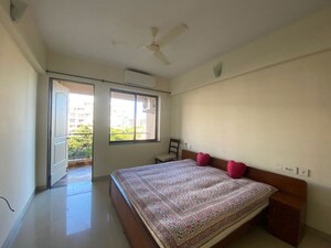 Bedroom in 3.5 BHK Apartment at Dona Paula – for Rent
