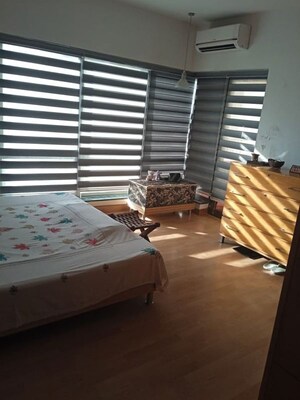 Bedroom in 3.5 BHK Apartment at Central Park I, Sector 42 – for Sale
