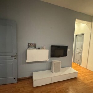 Bedroom in 3 BHK Apartment at Unitech Uniworld Gardens, Sector 47 – for Rent