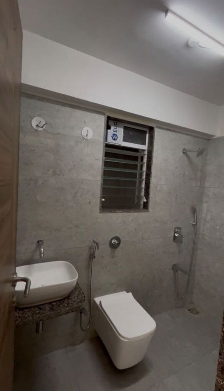 Bathroom, sri-zynergy 2.5 Bedroom 834 Sq.Ft. Apartment In Suman Nagar Mumbai 10752547