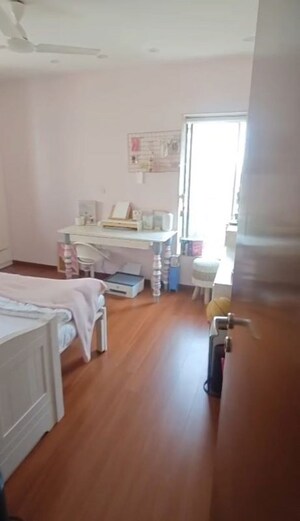 Room in 2 BHK Apartment at Casablanca, Cuffe Parade – for Rent