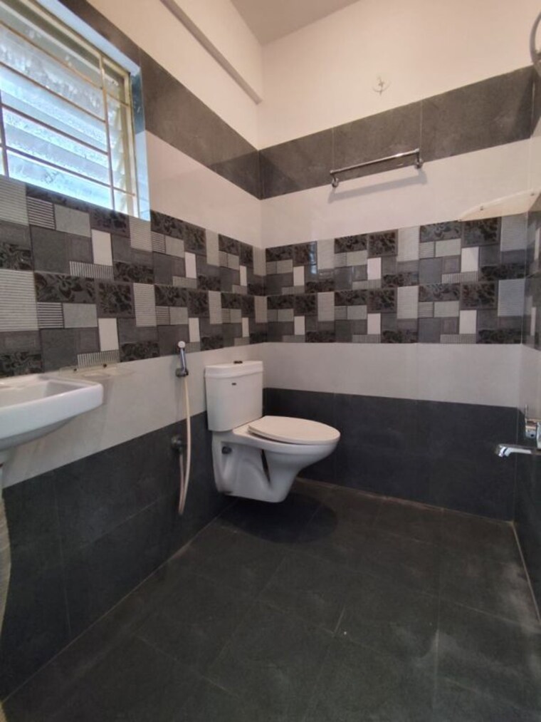 Attached Bathroom, btm layout 2 Bedroom 1000 Sq.Ft. Apartment In Btm Layout Bangalore 10752591
