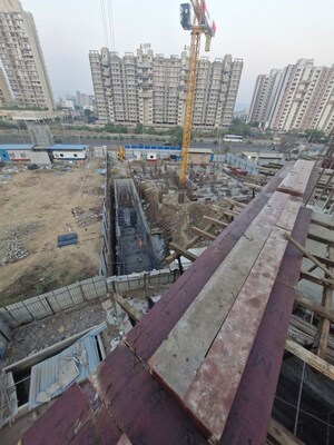 Balcony in 4 BHK Apartment at Indiabulls Estate And Club, Sector 104 – for Sale