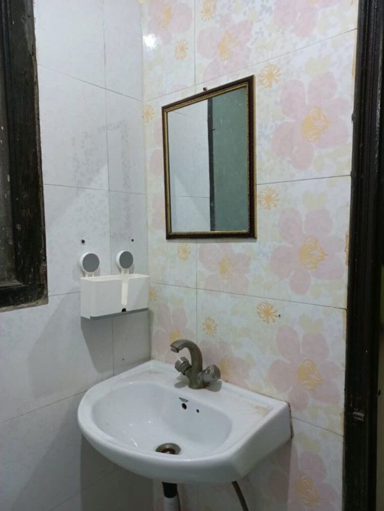 Bathroom, maidan garhi 2 Bedroom 700 Sq.Ft. Builder Floor In Maidan Garhi Delhi 10752618