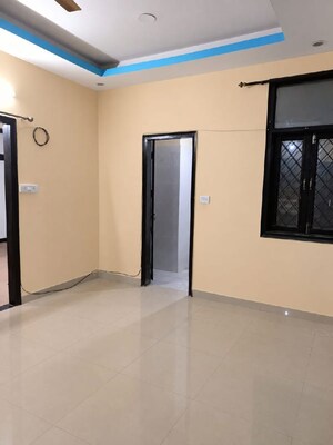 Room in 2 BHK Builder Floor at Maidan Garhi – for Rent