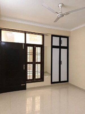 Room in 2 BHK Builder Floor at Maidan Garhi – for Rent