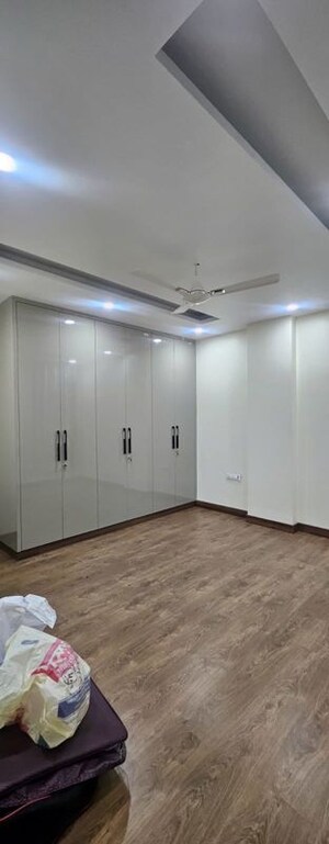 Room in 3 BHK Builder Floor at Sector 17 Dwarka – for Rent