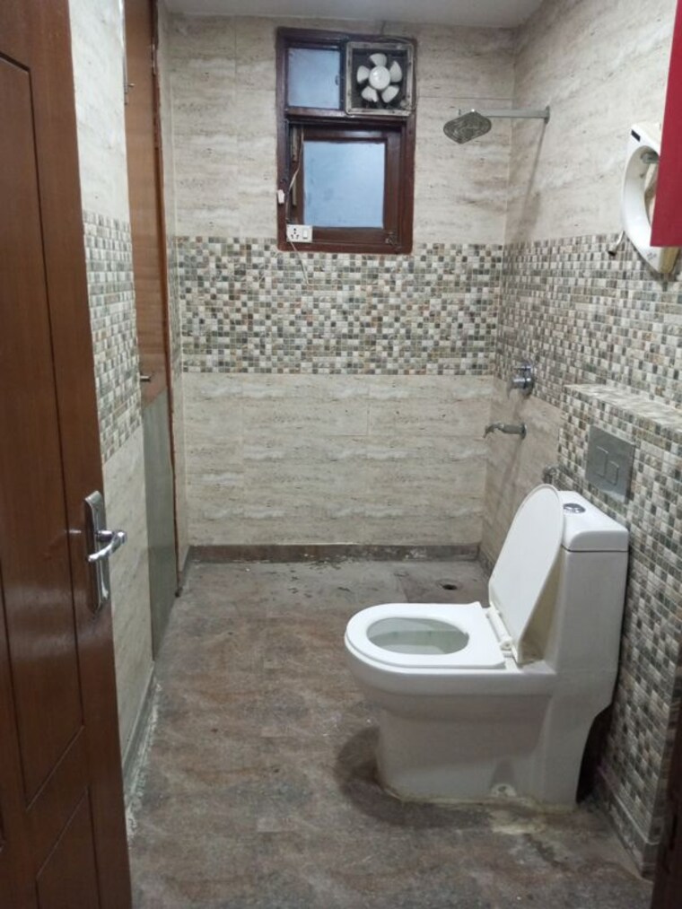 Bathroom, chattarpur 2 Bedroom 700 Sq.Ft. Builder Floor In Chattarpur Delhi 10752688