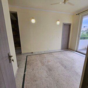 Room in 3 BHK Builder Floor at Sector 54 – for Rent