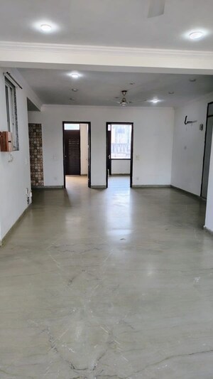 Room in 2 BHK Builder Floor at Sector 57 – for Rent