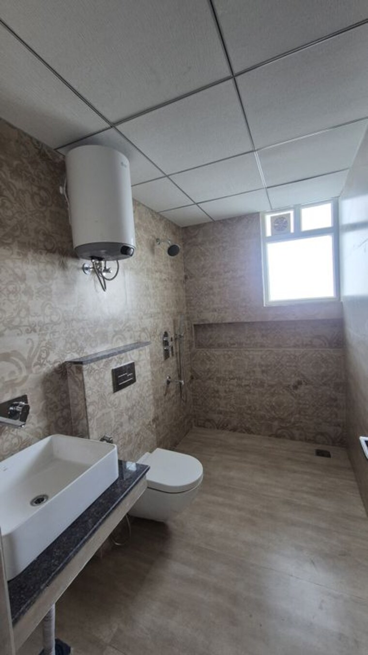 Bathroom, artique-uptown-skylla 4 Bedroom 2505 Sq.Ft. Apartment In International Airport Road Zirakpur 10752406